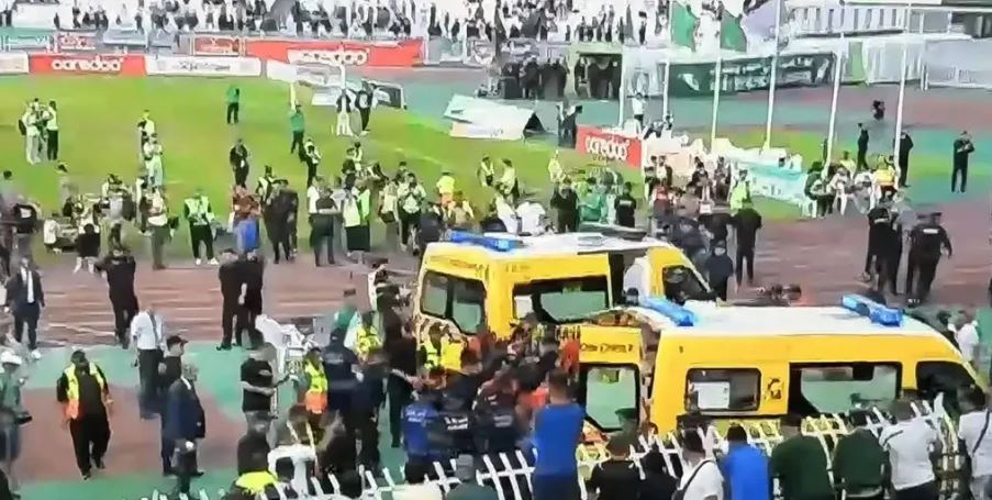 Голема трагедија на фудбалски меч, падна трибина, тројца навивачи загинаа, над 70 повредени!