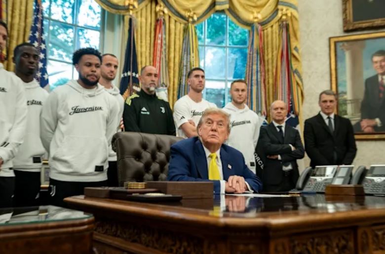 Трамп се сретна со фудбалерите на Јувентус, им зборуваше за напад врз Иран, а потоа им постави лудо прашање!
