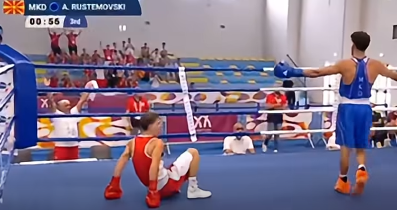 Каков нокаут, погледнете како македонскиот боксер Рустемовски се пласираше во полуфиналето (ВИДЕО)